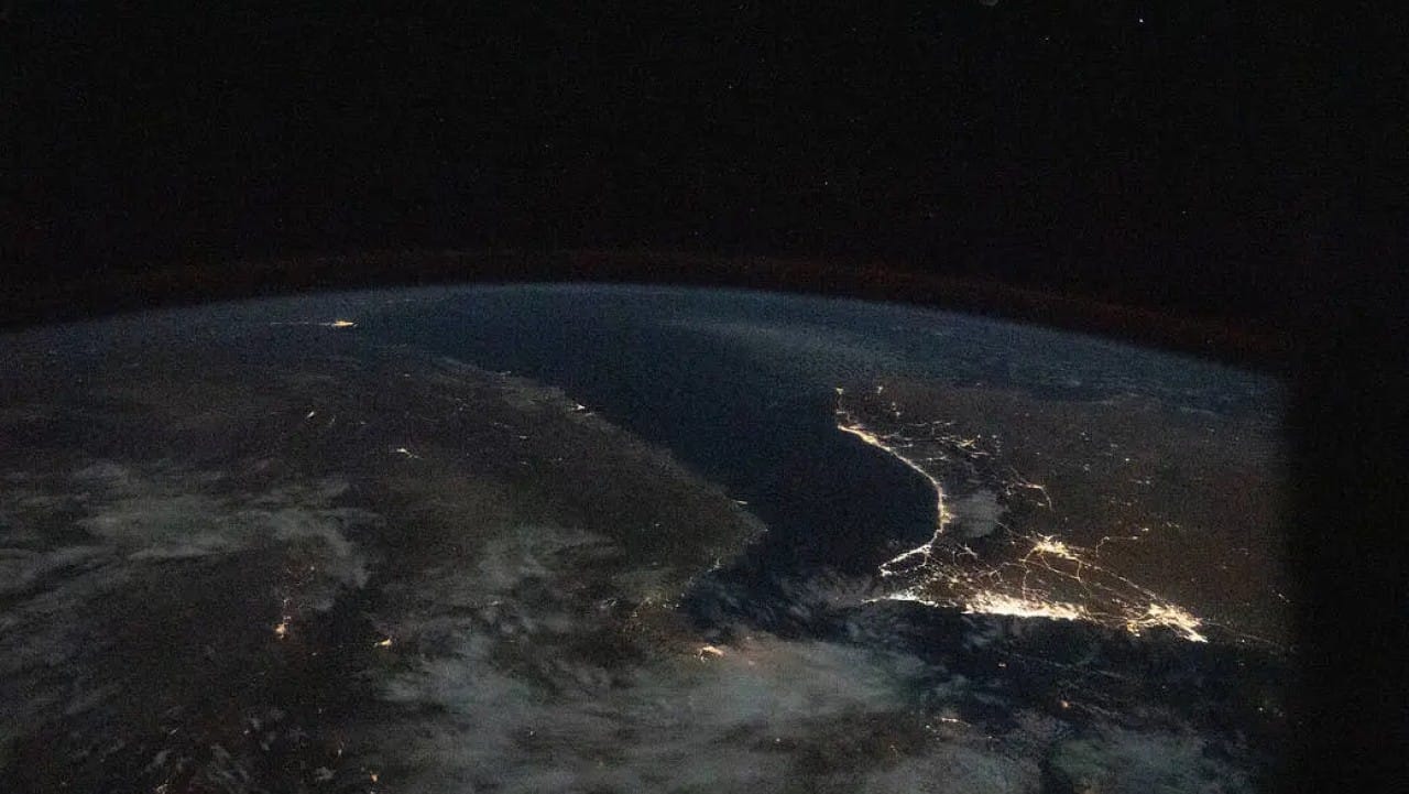 霍尔木兹海峡卫星影像